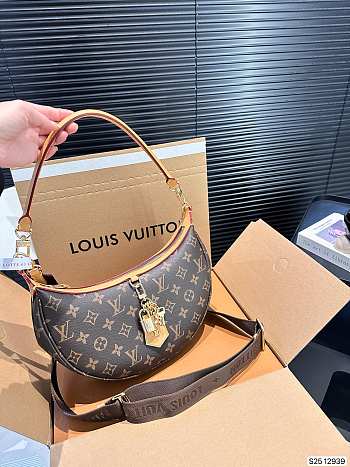 Colestore Louis Vuitton Loop Monogram 28 x 15 cm