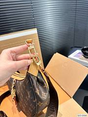Colestore Louis Vuitton Loop Monogram 28 x 15 cm - 2