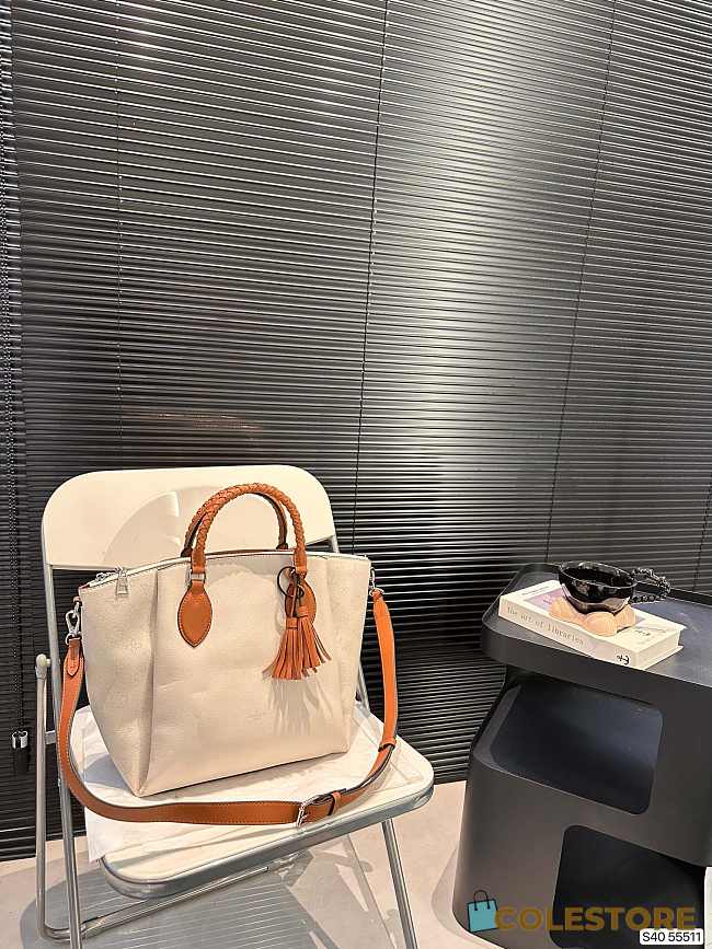Colestore Louis Vuitton Lock It Tote White 24 x 28 cm - 1