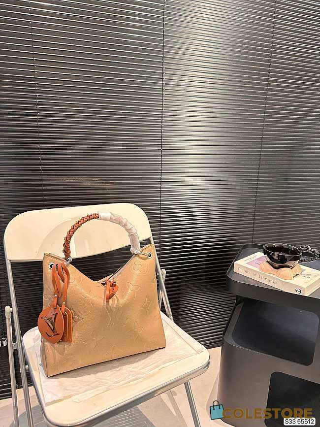 Colestore Louis Vuitton Tote Beige 31 x 28 cm - 1