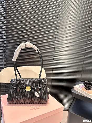 Colestore Miu Miu Matelassé Nappa Leather Shoulder Bag Women Black 28 x 17 cm 
