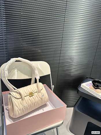 Colestore Miu Miu Matelassé Nappa Leather Shoulder Bag Women White 28 x 17 cm 