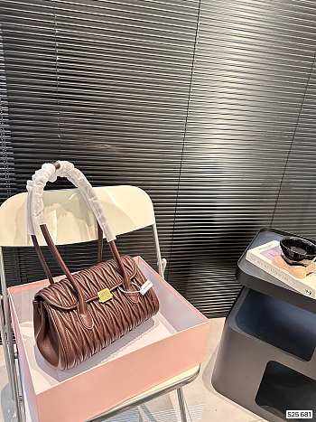 Colestore Miu Miu Matelassé Nappa Leather Shoulder Bag Women Chocolate 28 x 17 cm 