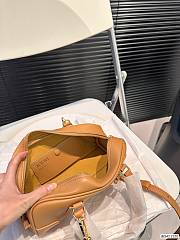 Colestore Loewe Amazona 23 Cropped bag in nappa calfskin Beige 24 x 11 cm  - 2