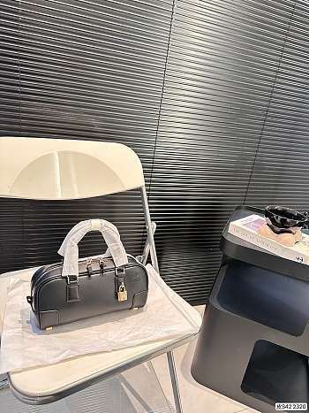Colestore Loewe Amazona 23 Cropped bag in nappa calfskin Black 24 x 11 cm 