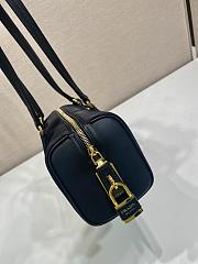 Colestore Prada Re-Nylon and leather medium top-handle bag with padlock Black 29 x 12.5 x 10cm - 4