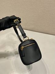 Colestore Prada Medium Re-Nylon and leather shoulder bag with padlock Black 27 x 12 x 10.5cm - 4