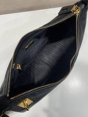 Colestore Prada Aimée large Re-Nylon and leather shoulder bag with padlock Black 34 x 19.5 x 10cm - 4