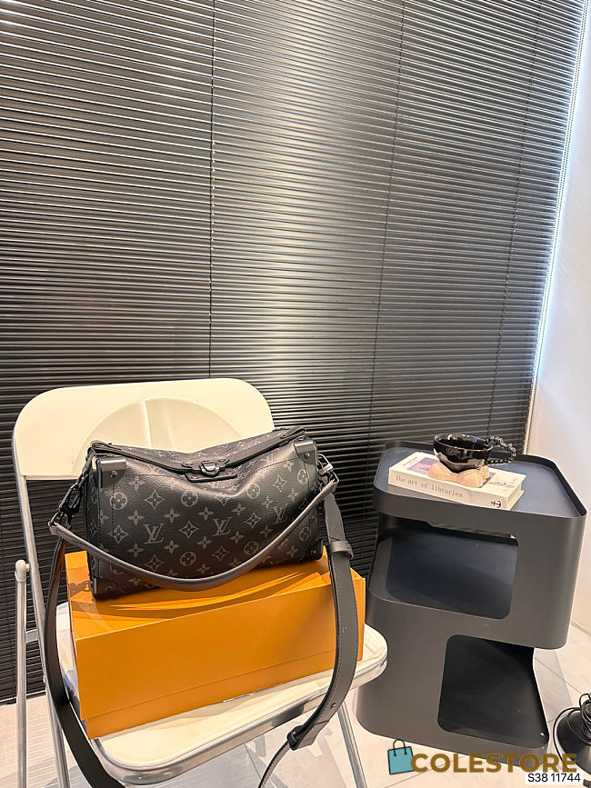 Colestore Louis Vuitton Soul Trunk East West Black 29 x 17 cm - 1