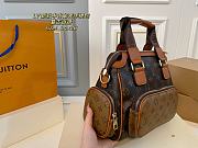 Colestore Louis Vuitton Handbag Brown 34 x 26 cm - 6
