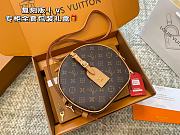 Colestore Louis Vuitton PM Boite Chapeau Souple Monogram 22.5 x 20 x 8 cm - 1