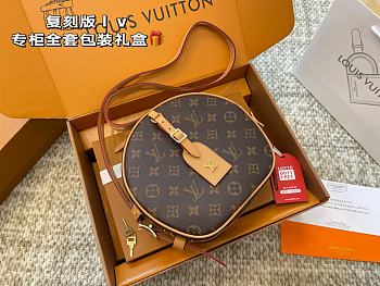 Colestore Louis Vuitton PM Boite Chapeau Souple Monogram 22.5 x 20 x 8 cm