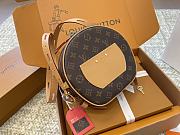 Colestore Louis Vuitton PM Boite Chapeau Souple Monogram 22.5 x 20 x 8 cm - 2