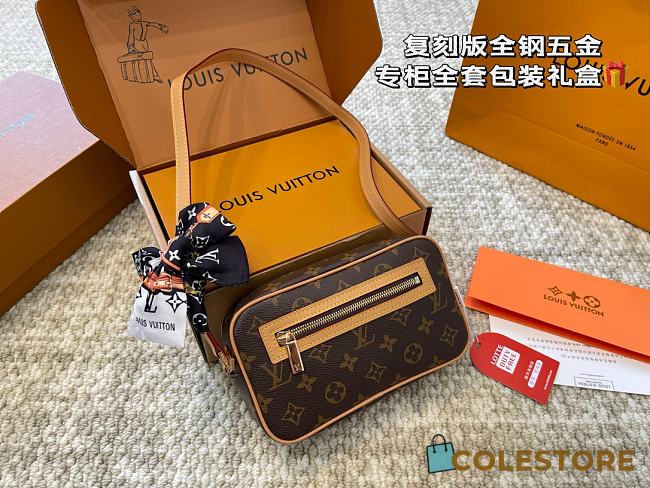 Colestore Louis Vuitton Monogram Pochette Cite 21 x 12 cm - 1