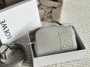 Colestore Loewe Mini crossbody camera bag in satin calfskin Grey 18 x 12 cm - 2