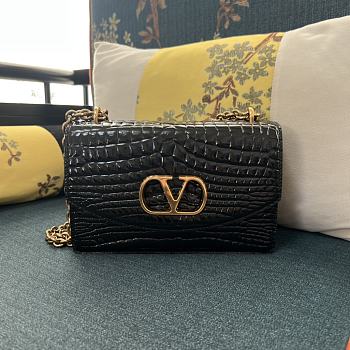 Colestore Valentino Garvani Vain Shoulder Bag In Crocodile Leather Black 24 x 16 x 8 cm