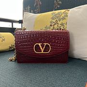 Colestore Valentino Garvani Vain Shoulder Bag In Crocodile Leather Red 24 x 16 x 8 cm - 1
