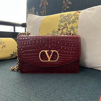 Colestore Valentino Garvani Vain Shoulder Bag In Crocodile Leather Red 24 x 16 x 8 cm