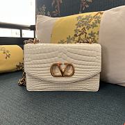 Colestore Valentino Garvani Vain Shoulder Bag In Crocodile Leather White 24 x 16 x 8 cm - 1