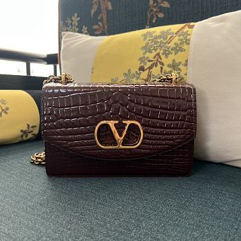 Colestore Valentino Garvani Vain Shoulder Bag In Crocodile Leather Dark Rouge 24 x 16 x 8 cm