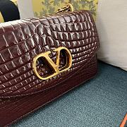 Colestore Valentino Garvani Vain Shoulder Bag In Crocodile Leather Dark Rouge 24 x 16 x 8 cm - 2