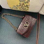Colestore Valentino Garvani Vain Shoulder Bag In Crocodile Leather Dark Rouge 24 x 16 x 8 cm - 6