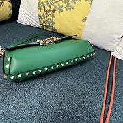 Colestore Valentino Garavani Rockstud leather shoulder bag Green 26 x 13 x 7 cm - 5