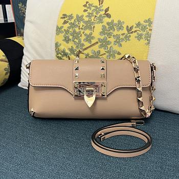Colestore Valentino Garavani Rockstud leather shoulder bag Beige 26 x 13 x 7 cm