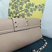 Colestore Valentino Garavani Rockstud leather shoulder bag Beige 26 x 13 x 7 cm - 6