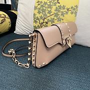 Colestore Valentino Garavani Rockstud leather shoulder bag Beige 26 x 13 x 7 cm - 5
