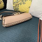 Colestore Valentino Garavani Rockstud leather shoulder bag Beige 26 x 13 x 7 cm - 4