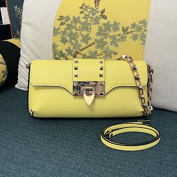 Colestore Valentino Garavani Rockstud leather shoulder bag Yellow 26 x 13 x 7 cm