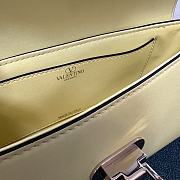 Colestore Valentino Garavani Rockstud leather shoulder bag Yellow 26 x 13 x 7 cm - 6