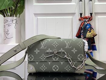 Colestore Louis Vuitton Steamer Grey 11 x 6.5 x 18 cm
