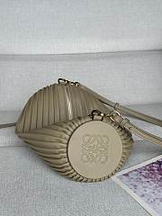 Colestore Loewe Bracelet Pouch in pleated nappa lambskin moss green 25 x 10 x 10 cm - 5