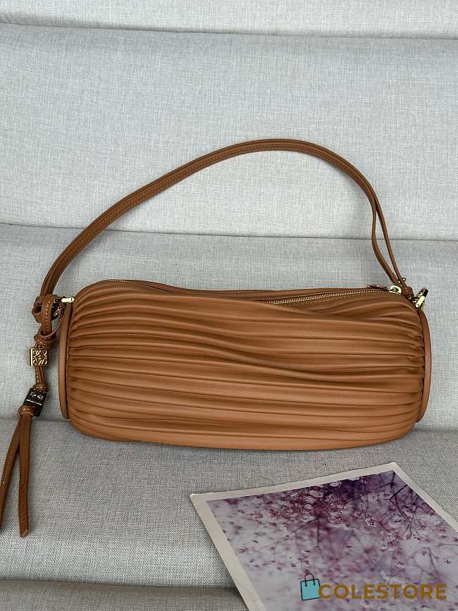Colestore Loewe Bracelet Pouch in pleated nappa lambskin Warm Desert 25 x 10 x 10 cm - 1