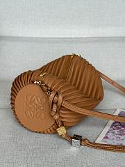 Colestore Loewe Bracelet Pouch in pleated nappa lambskin Warm Desert 25 x 10 x 10 cm - 6