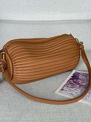 Colestore Loewe Bracelet Pouch in pleated nappa lambskin Warm Desert 25 x 10 x 10 cm - 4