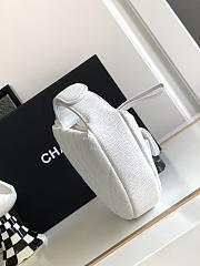 Colestore Chanel 23b Hobo Handle Bag White 16x16x5.5cm - 3