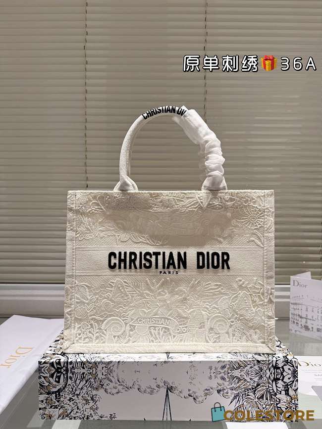Colestore Dior Book Tote Latte Dior Cabinet de la Mer Embroidery 36 cm - 1
