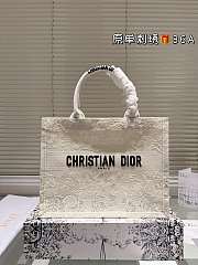 Colestore Dior Book Tote Latte Dior Cabinet de la Mer Embroidery 36 cm - 1