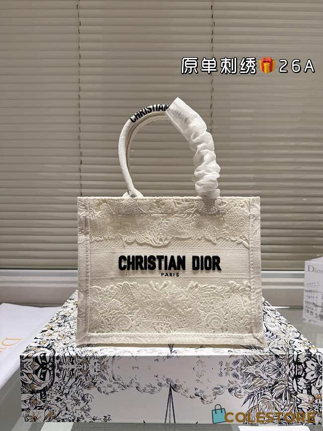 Colestore Dior Book Tote Latte Dior Cabinet de la Mer Embroidery 26 cm - 1