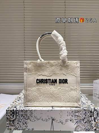 Colestore Dior Book Tote Latte Dior Cabinet de la Mer Embroidery 26 cm