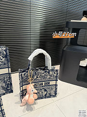 Colestore Dior Book Tote Blue and Ecru Toile de Jouy Reverse Embroidery 27cm - 1