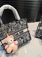 Colestore Dior Book Tote Blue and Ecru Toile de Jouy Reverse Embroidery 27cm - 5