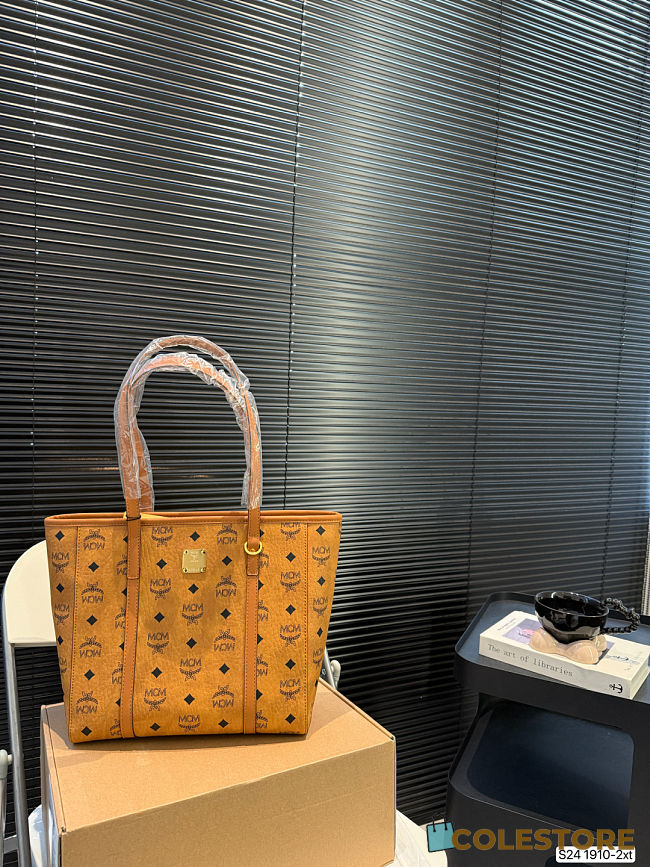 Colestore MCM Toni Shopper in Visetos Coated Canvas 26 X 25 CM - 1
