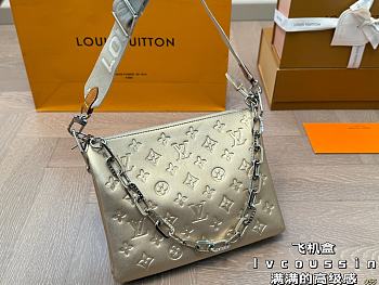 Colestore Louis Vuitton Coussin Beige 26 x 20 cm
