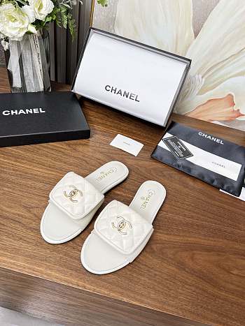 Colestore Chanel Classic Double C Buckle Slippers White