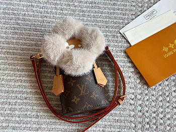 Colestore Louis Vuitton Vivienne Phone Pouch Azur Frost Beige 15 10cm 