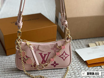 Colestore LOUIS VUITTON Easy Pouch On Strap Pink 19 x 11.5 x 3 cm